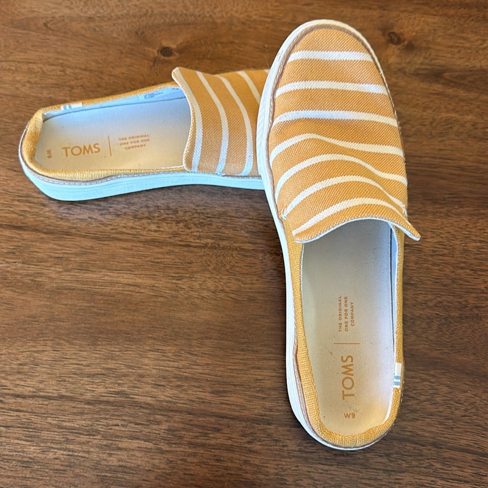Great condition Toms mules - Picture 3 of 3